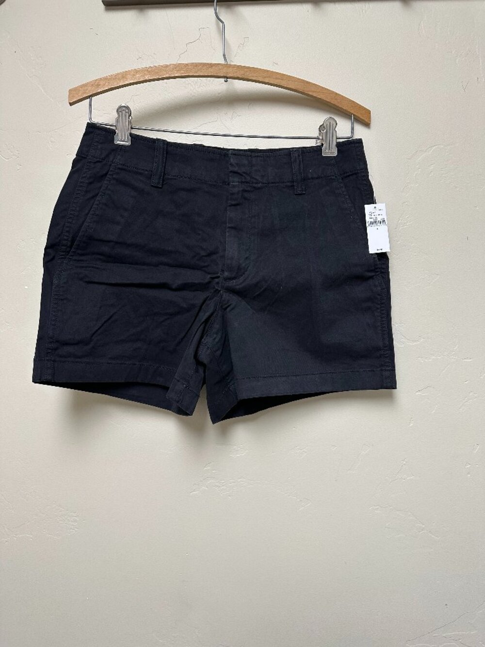 Black Gap 4" Downtown Khaki shorts